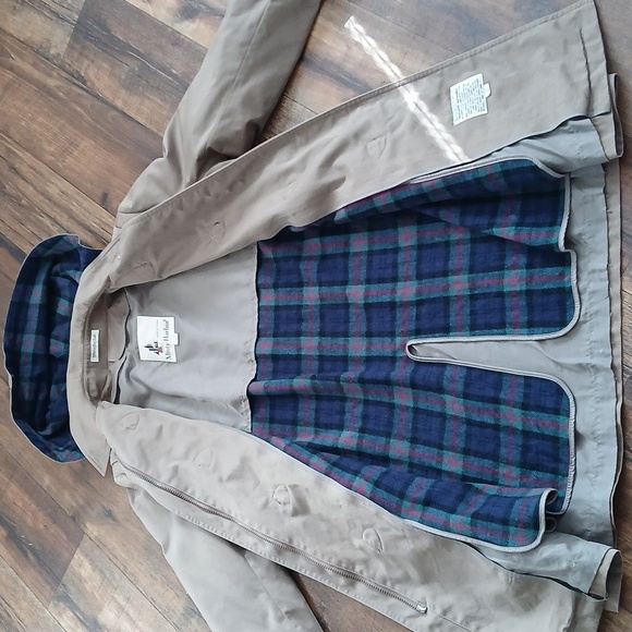 Vintage woman's outerwear with removable wool lining - Picture 5 of 12